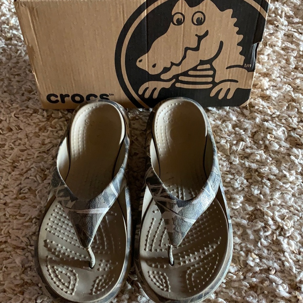 Crocs size 9 in women or size 7 in Men’s great condition